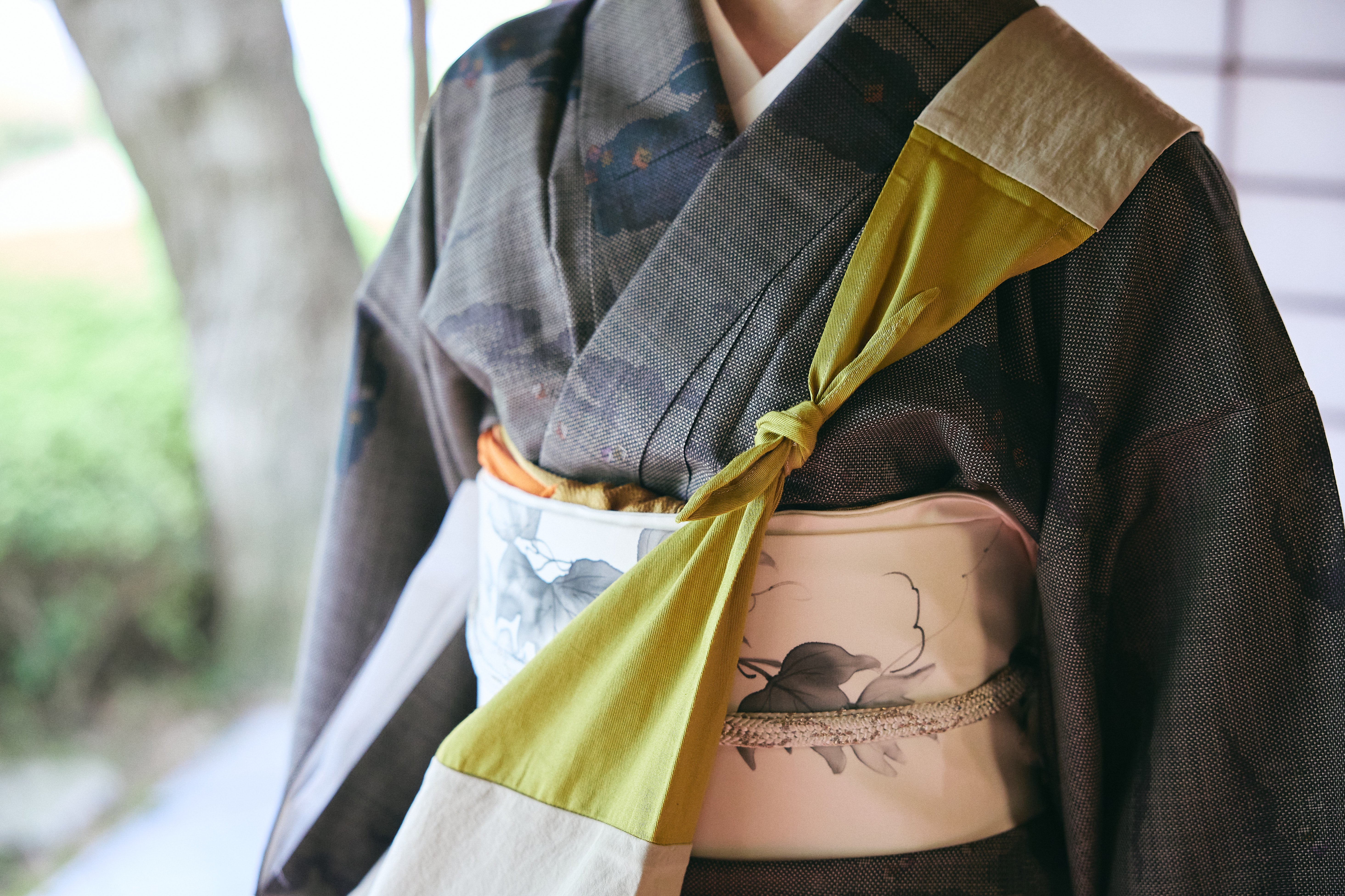 御決定品　新品同様　証書つき　黄八丈紬　黄色蝶々紋　貴重 御決定品 新品同様 証書つき 黄八丈紬 黄色蝶々紋 貴重 黄八丈